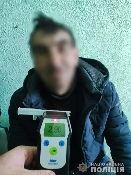 Поліцейські в Устилузі зловили п'яного, як чіп, водія: авто арештували (фото,відео)