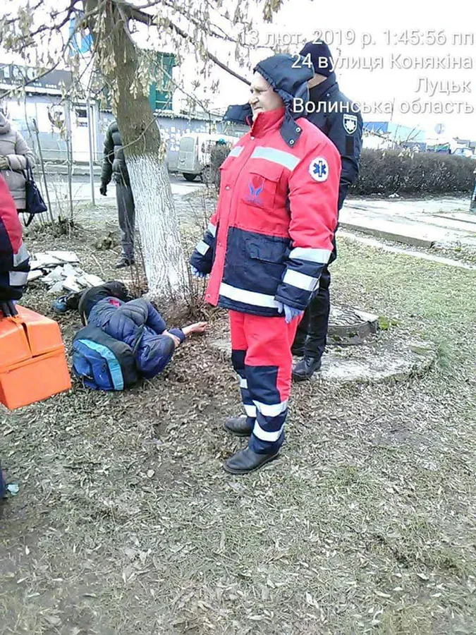 У Луцьку на автостанції роми побили і обікрали чоловіка (фото)