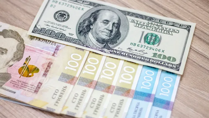 Гривня падає: курс валют у Луцьку на понеділок, 15 червня