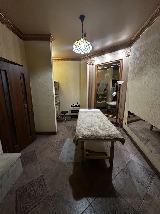 Продають масажний салон, який відкрили на місці легендарної «Юнони» (фото)
