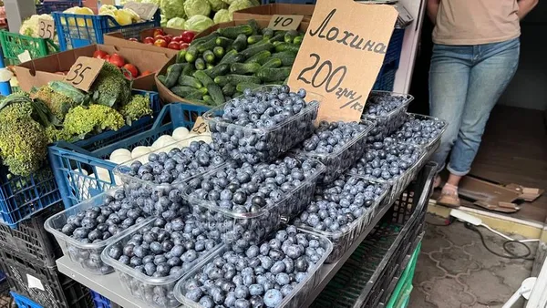 У Луцьку подорожчали фрукти: що кажуть продавці і покупці (фото, відео)