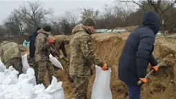 На Волині учасники добровольчого формування будують фортифікаційні споруди ( фото, відео)