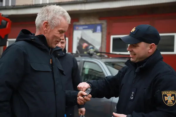 Луцькі рятувальники отримали вже третє авто від благодійника з Швейцарії (фото)