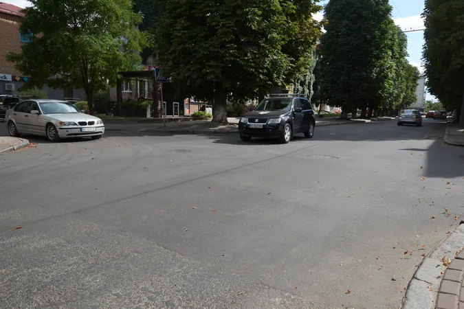 Попри війну у Луцьку триває ремонт доріг, – Поліщук (фото)