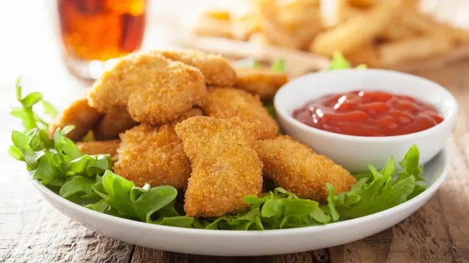 Як зробити смачні нагетси вдома: три найкращі рецепти