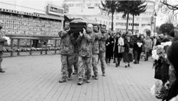 У Луцьку провели в останню дорогу загиблого Героя Юрія Сапожника (фото)