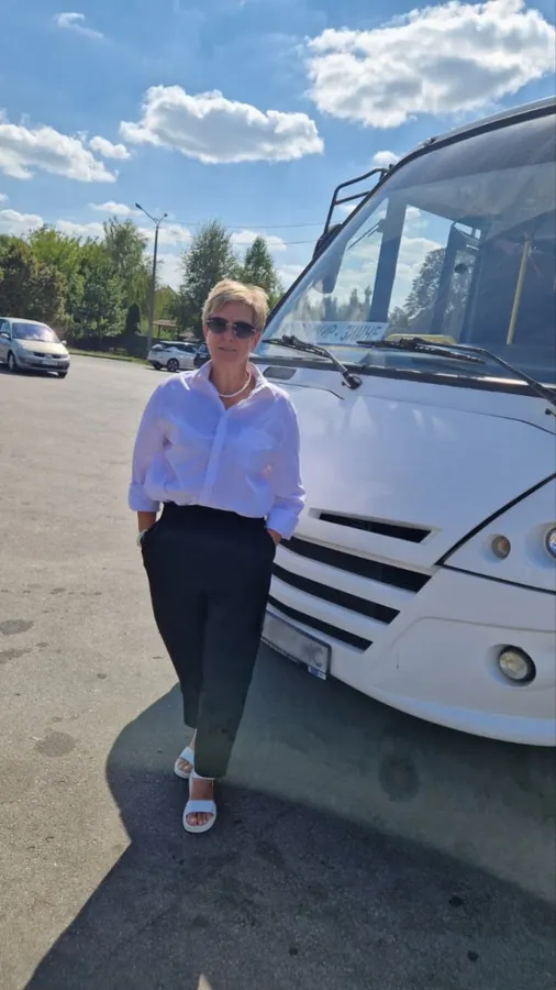 «Я просто люблю їздити»: як волинянка з далекобійниці стала першою водійкою маршрутки у районі