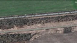 На схід від Харкова супутник зафіксував 12-кілометрову колону російських військ (відео)