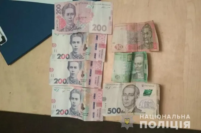 У Берестечку злодій заради 2 тисяч вибив двері будинку (фото)