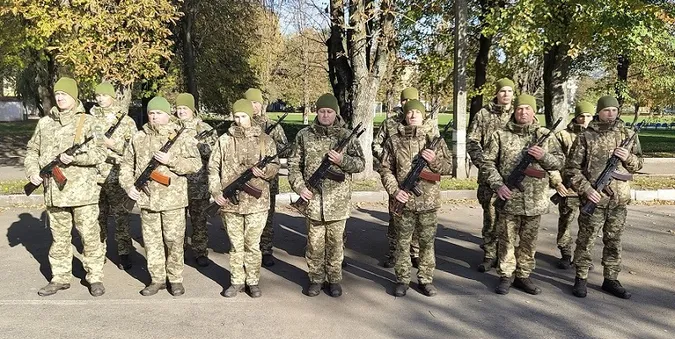 І контрактники, і мобілізовані: у Луцьку прикордонники склали присягу (фото)