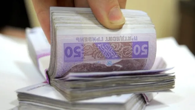 Директор Служби місцевих автодоріг Волині преміював себе на 30 тисяч гривень