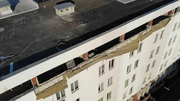Вночі окупанти обстріляли медзаклад і будинок у Харкові, є потерпілі (фото, відео)