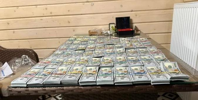 Двох очільників ТЦК затримали на Київщині – при обшуках знайшли понад мільйон доларів (фото)