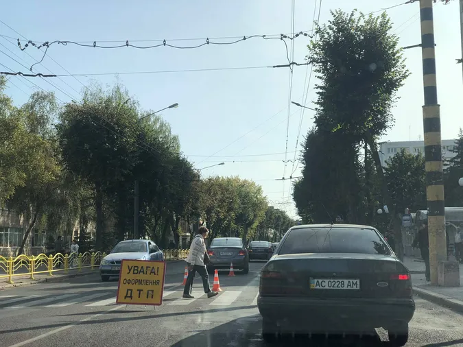 У Луцьку на переході збили двох дітей: деталі аварії (фото)