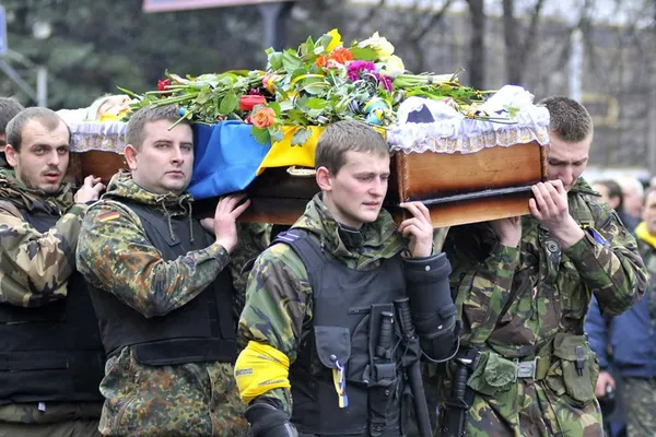 Facebook у синьо-жовтих стягах: волиняни вітають з Днем Державного Прапора (фото)