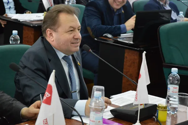 Луцька міська рада працюватиме з новим регламентом та «п'ятою рукою» Романюка