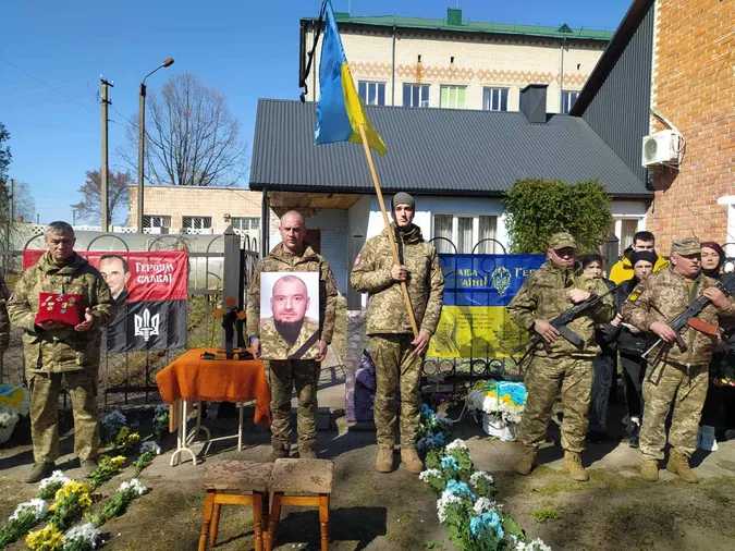 На Волині попрощалися із загиблим капітаном медслужби Олексієм Воробцем (фото)