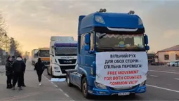 Акція протесту: колона українських перевізників вирушила до «Ягодина» (відео)