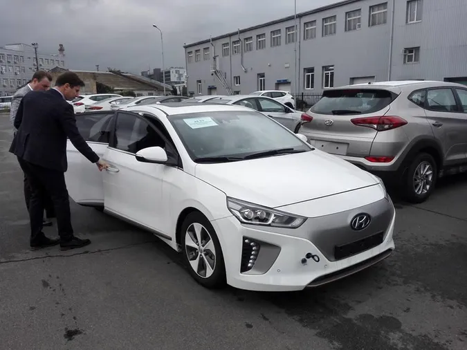 На українському авторинку з'явився перший електромобіль (фото)