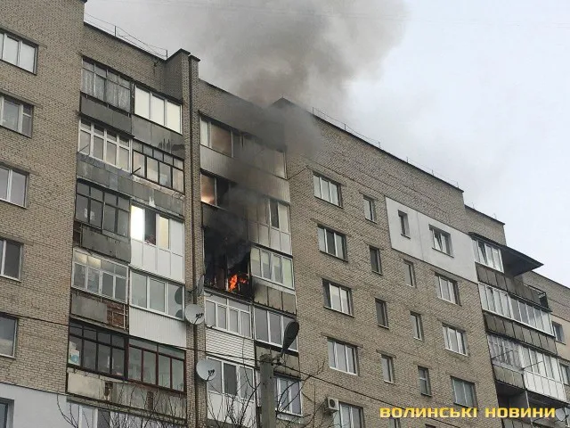 У Луцьку на Дружби Народів загорілася квартира (фото, відео)