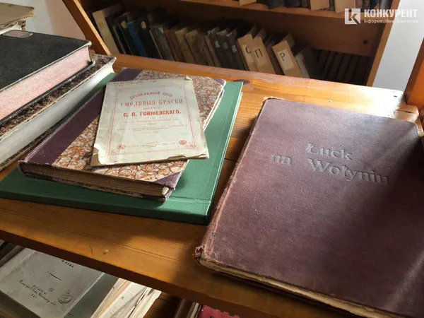 Книжки 17 століття, вражаюча фонотека, клуб бриджу: чим здивувала волинська бібліотека (ФОТО)