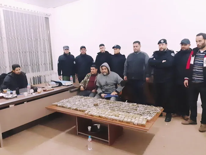 Біля берегів Лівії знайшли сотні пачок гашишу із портретами Путіна (фото)