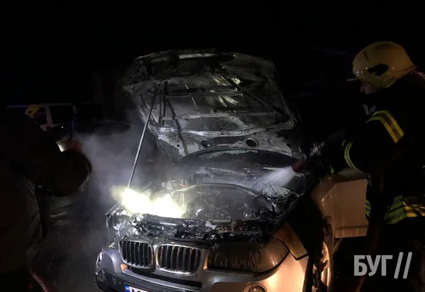 У місті на Волині загорілася автівка (фото)