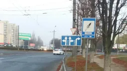 У Луцьку на кільці біля Північного ринку встановили нові дорожні знаки (фото)