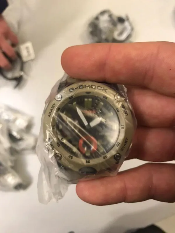 В «Ягодині» під капотом «Porsche Cayenne» знайшли партію годинників «CASIO» (фото, відео)