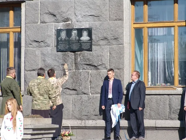 У СНУ відкрили меморільну дошку студентам, які загинули в АТО (фото)