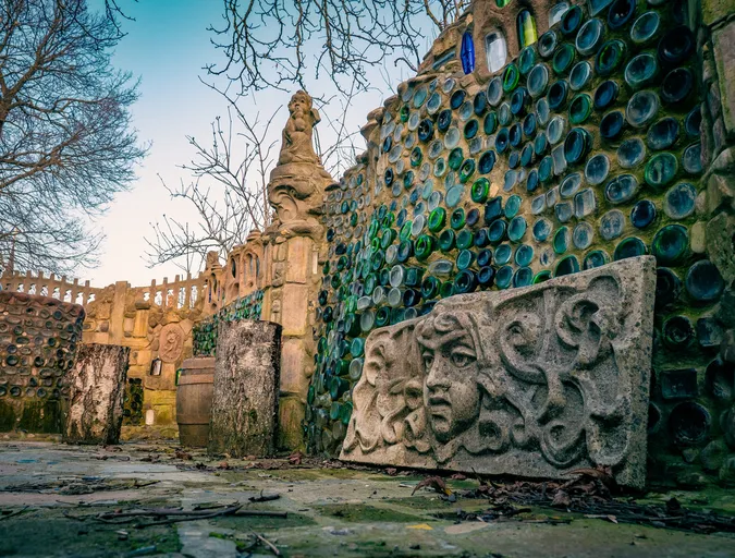 Сонечко на скульптурах: показали вечірні світлини будинку Голованя (фото)