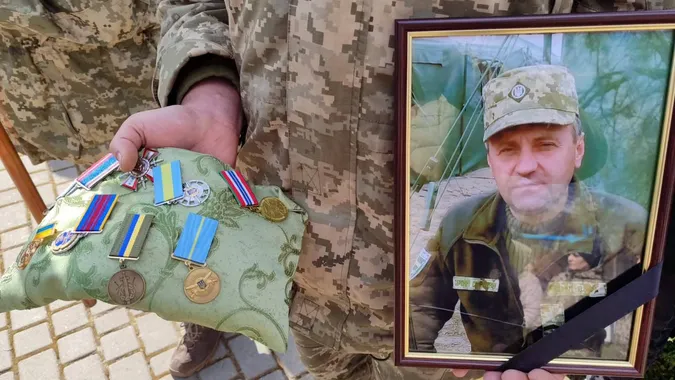 Дві громади у жалобі: на Волині в останню дорогу провели захисника Андрія Гудика (фото)