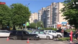 У Луцьку не поділили дорогу два автомобілі (відео)