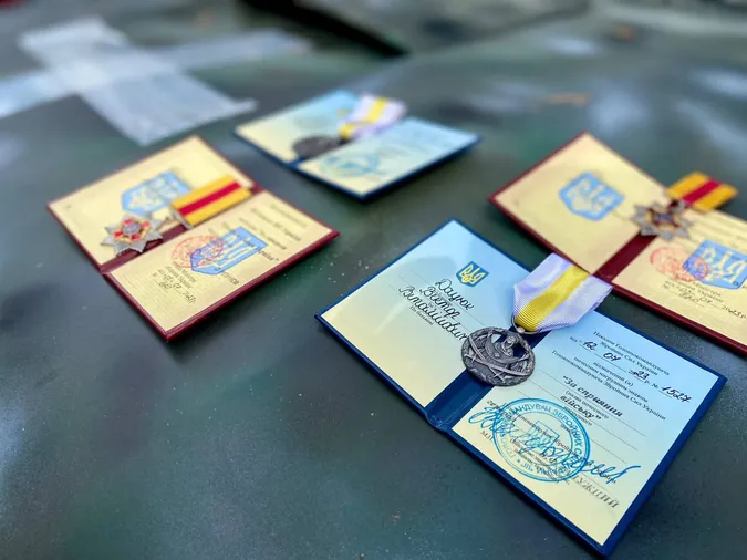 Волинські поліцейські отримали відзнаки в зоні бойових дій (фото)
