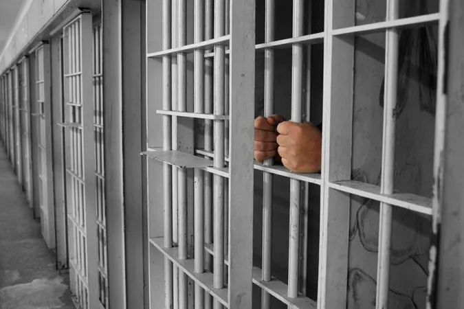 Влаштували пожежу і нищили майно: на Рівненщині бунтували в'язні