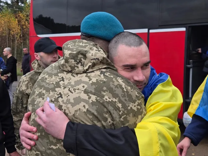 Обмін полоненими: 270 українських воїнів і дев'ятеро цивільних повертаються додому (фото)