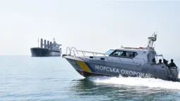 Біля узбережжя України виявили судно-порушника (фото)