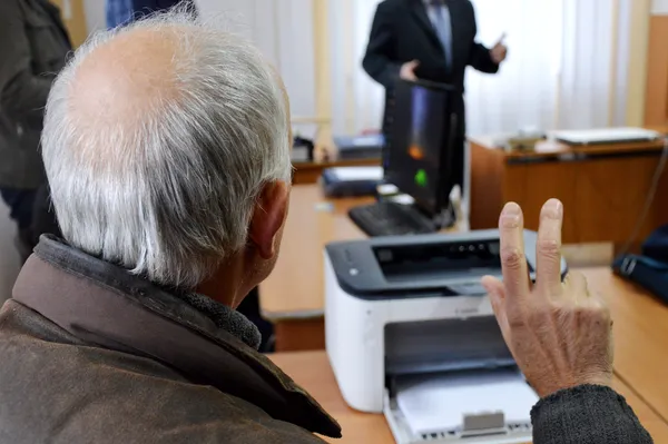 Лучани «штурмували» управління транспорту через проблеми з маршрутками (фото)