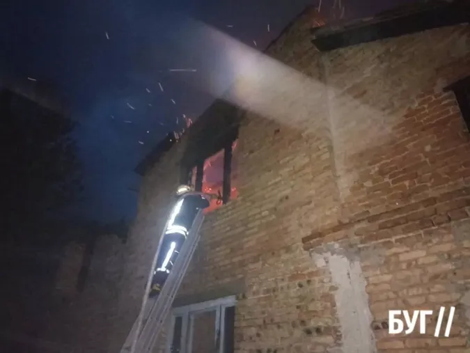 На Волині на місці нічної пожежі знайшли тіло жінки (фото)