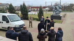 Наспівали на авто для ЗСУ – Підгайцівська громада відправила на фронт ще один бус (фото)