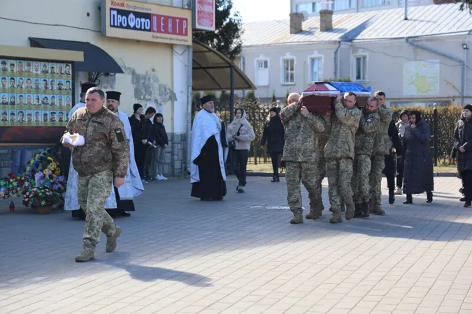 Загинув на Донеччині: у Луцьку попрощалися з Арсеном Цехошем (фото)