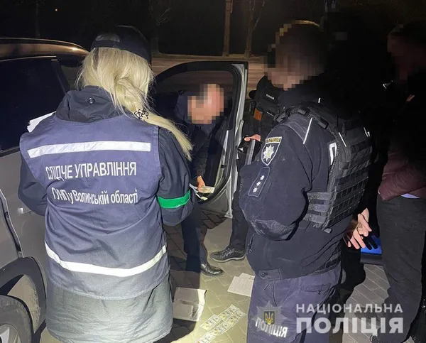 Затримання чоловіків у Луцьку