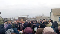 На Волині віряни ПЦУ і УПЦ "МП" посварилися на похороні батька голови ОТГ (фото)