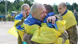 Черговий обмін полоненими: додому повертаються воїни ЗСУ, Нацгвардії та прикордонної служби (фото)