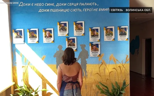Замість сірих стін – картини: художниця зі Світязя перетворила школу на мистецький простір (фото)