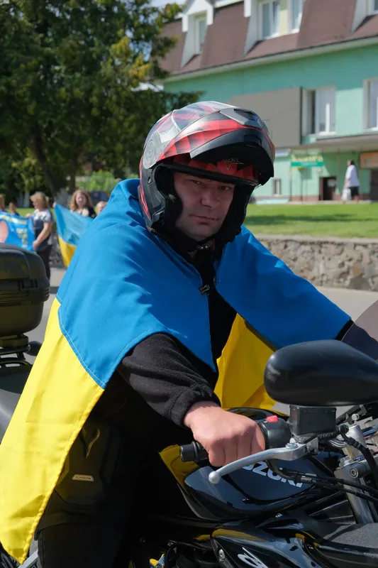У Володимирі влаштували автопробіг та мирну акцію на підтримку полонених і зниклих безвісти (фото)