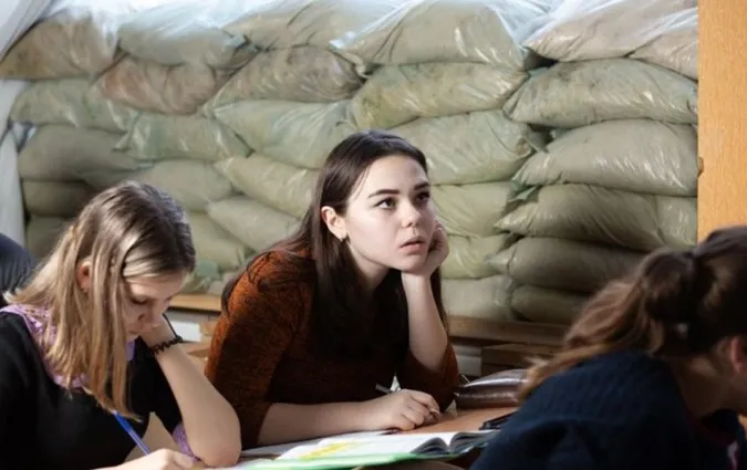 Чи повинні вчителі чергувати у шкільних укриттях