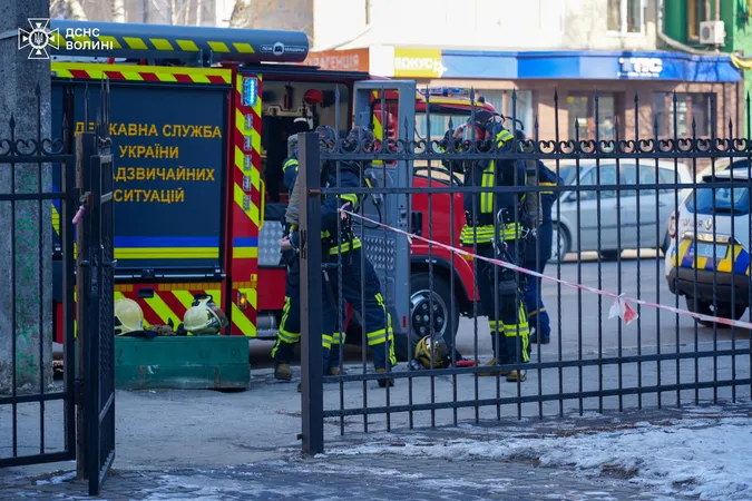 У Луцьку горів спорткомплекс на проспекті Президента Грушевського (фото)