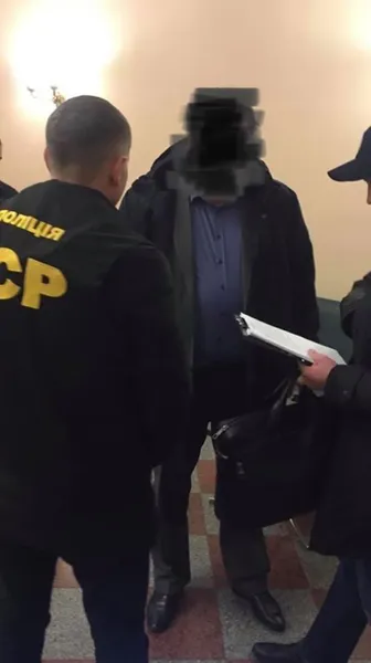 Посадовця секретаріату Кабміну затримали на хабарі у 2,5 мільйони гривень