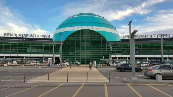 У Казахстані затримали українку, яка їхала забрати онука з росії